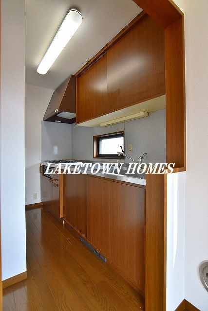 キッチン　３口グリル付のステムキッチンです。