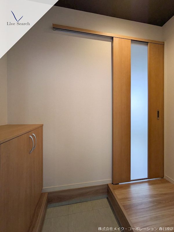 玄関　写真は同型タイプ