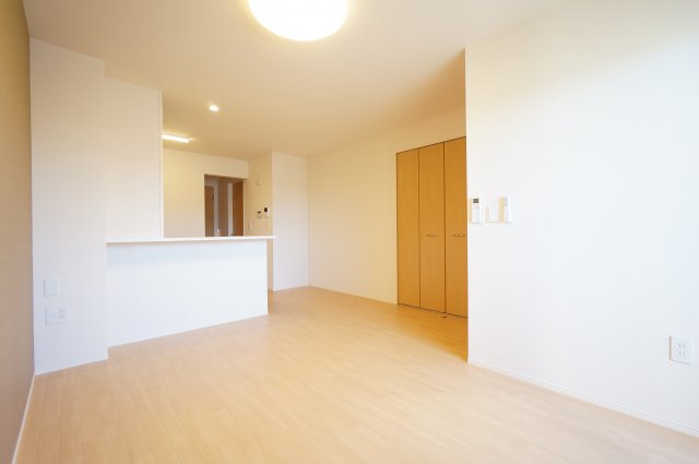 居室・リビング　※同物件、反転タイプの写真になります。