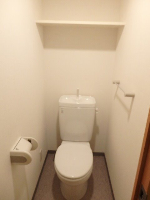 トイレ　参考写真（同物件別部屋）