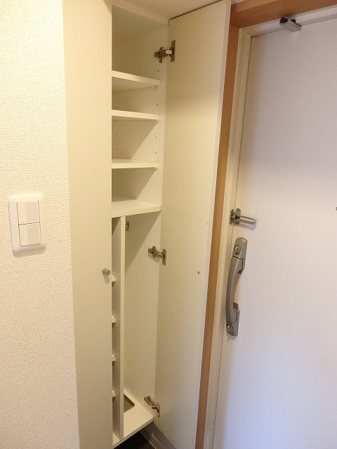 玄関　参考写真（同物件別部屋）