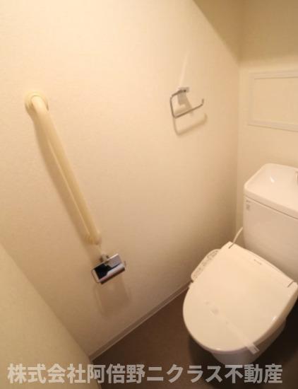 トイレ　内装は別部屋の参考写真です。