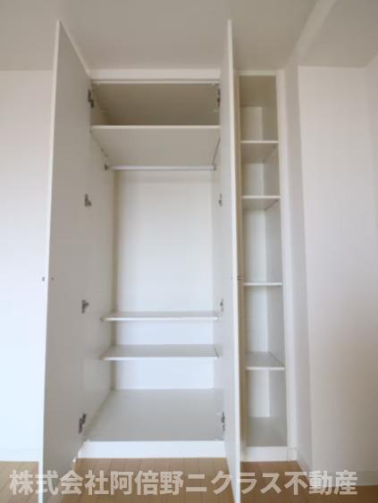 収納　内装は別部屋の参考写真です。