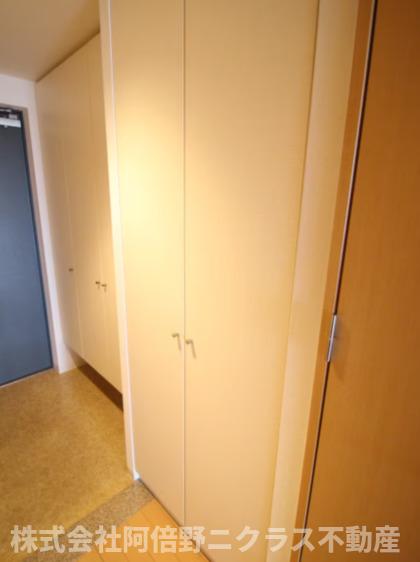 玄関　内装は別部屋の参考写真です。