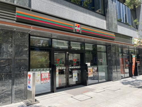 コンビニ　セブンイレブン 西新宿5丁目北店（コンビニ）まで121m