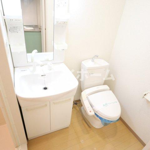 洗面設備　同建物内別のお部屋の参考写真になります。