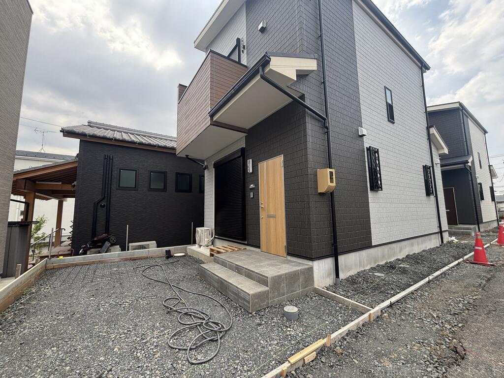 駐車場　建築中