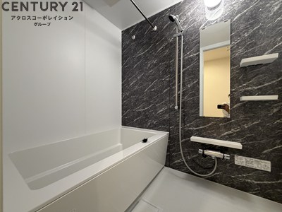 バス・シャワールーム　落ち着いた空間のお風呂です