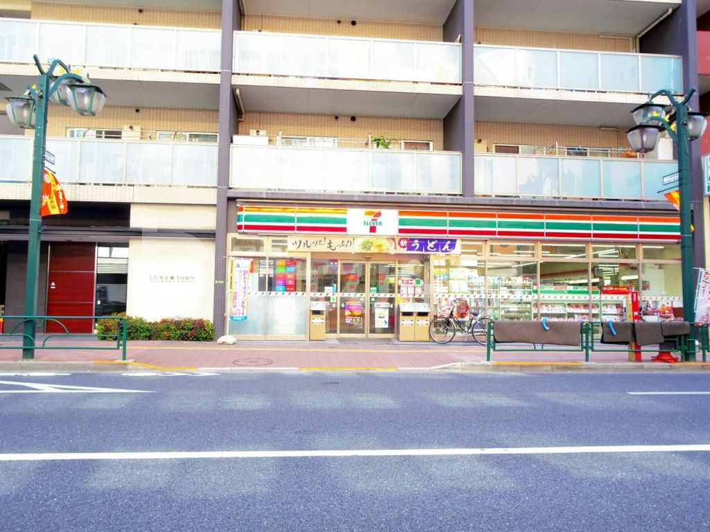 コンビニ　セブンイレブン　荒川西日暮里１丁目店（コンビニ）まで50m