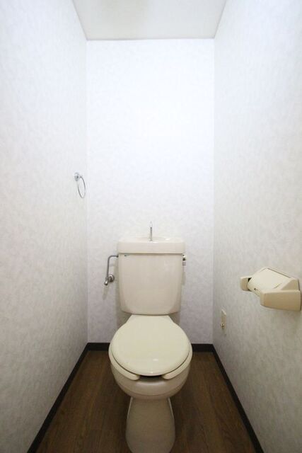 トイレ　※別室の参考写真の為、現況優先です。