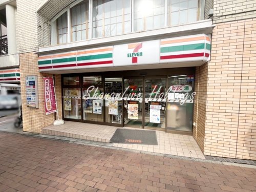 コンビニ　セブンイレブン　横浜中華街朱雀門店（コンビニ）まで291m