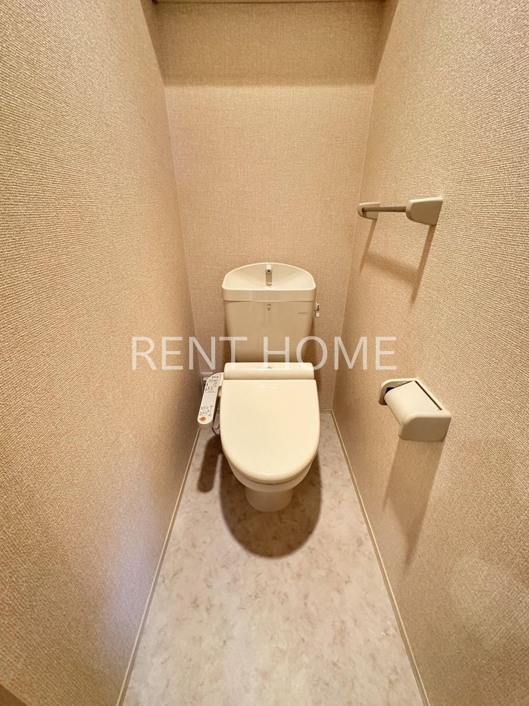 トイレ　温水洗浄便座付のトイレです。