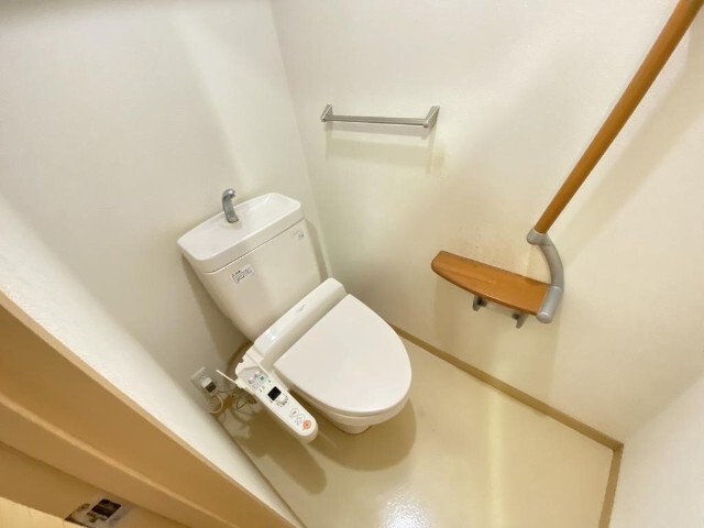 トイレ　ウォシュレット付き