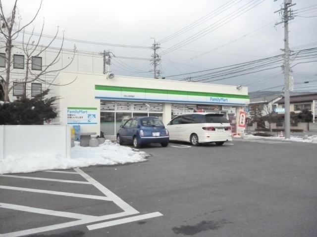 コンビニ　ファミリーマート（コンビニ）まで300m