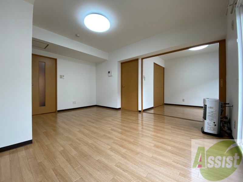 居室・リビング　広くてキレイなお部屋が広がっていて、充実した生活が送れそう。