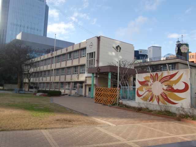 小学校　市立東桜小学校（小学校）まで580m