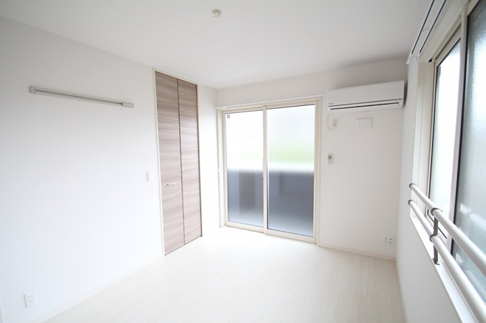 その他部屋・スペース　２面採光の明るいお部屋です☆風通しも良いです！