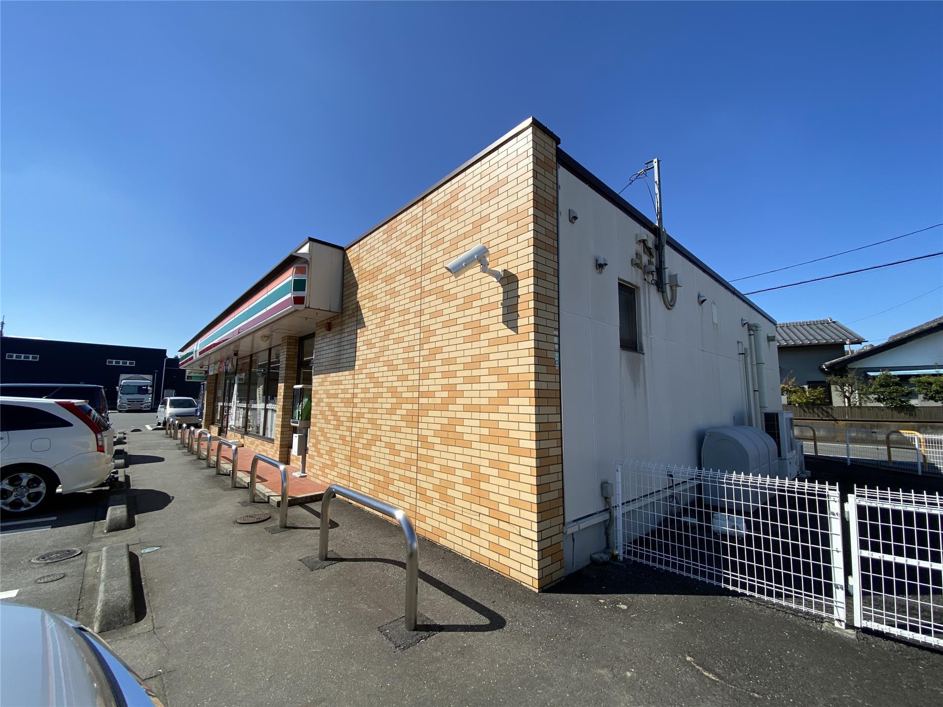 コンビニ　セブンイレブン藤岡森店（コンビニ）まで812m