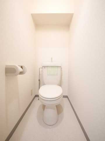 トイレ　別部屋の画像になります。