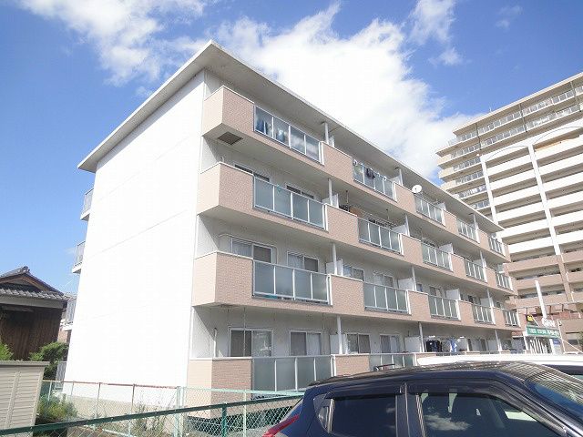 建物外観　スーパーが近くにあります