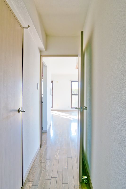 玄関　※写真は別の部屋のものです。