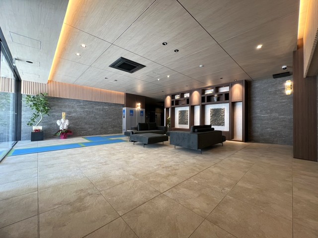 ロビー　ロビーフロワー・エレベーター２基・宅配ＢＯＸ