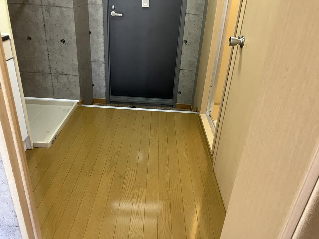 その他部屋・スペース　居室側から玄関を眺めると・・・