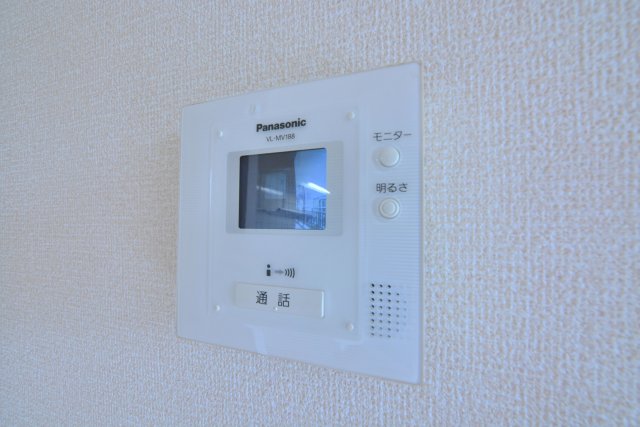 セキュリティ　来訪者の確認が出来るモニター付インターホンです。
