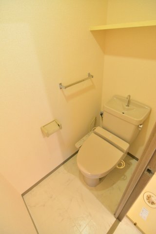 トイレ　温水洗浄便座付のトイレです。