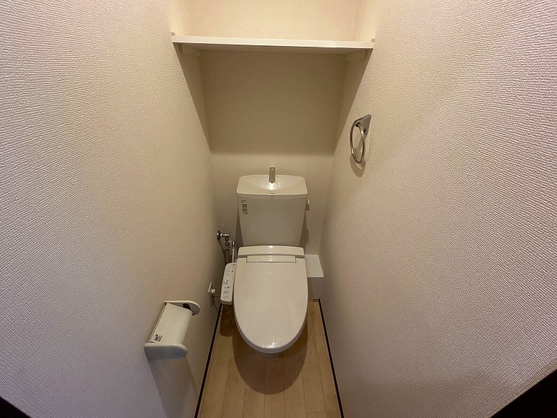 トイレ　【参考】同建物内の別のお部屋の画像です