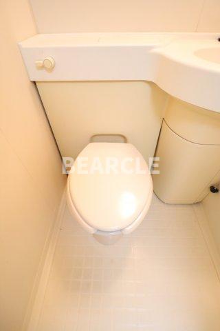 トイレ　落ち着いた色調のトイレです