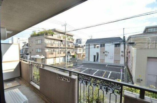 バルコニー　お洗濯にも便利なバルコニー付き