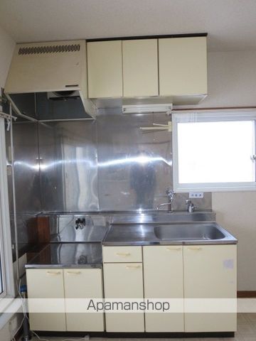 ＪＲ函館本線 滝川駅 バス乗車時間：10分 最寄りバス停で下車 徒歩5分 2階建 築35年のキッチン写真