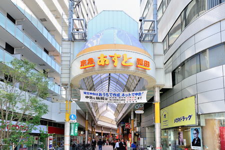 コンビニ　セブンイレブン（コンビニ）まで218m
