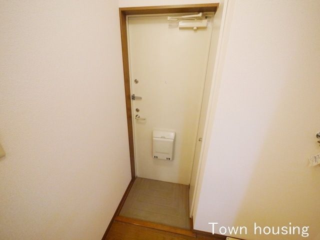 玄関　★間取り図と反転タイプの写真です★