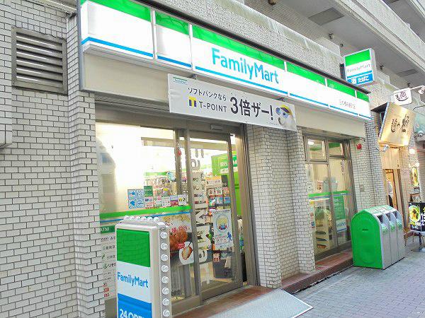 コンビニ　ファミリーマート（コンビニ）まで210m