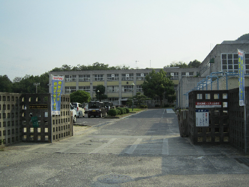 小学校　湖南市立菩提寺小学校（小学校）まで438m