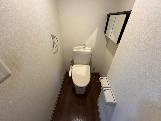 トイレ　温水洗浄便座