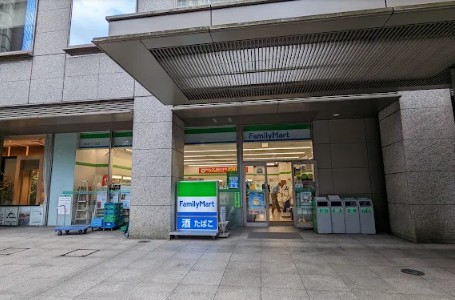 コンビニ　ファミリーマート六本木一丁目店（コンビニ）まで278m