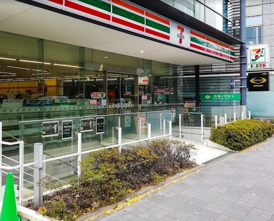 コンビニ　セブンイレブン日本橋本町1丁目店（コンビニ）まで115m
