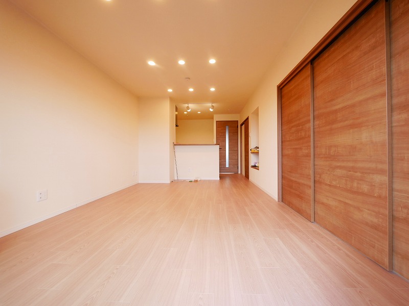 居室・リビング　温かみのある内装のお部屋です♪