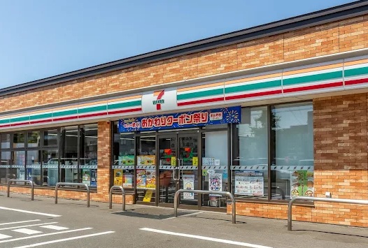 コンビニ　セブンイレブン札幌北郷3条店（コンビニ）まで368m