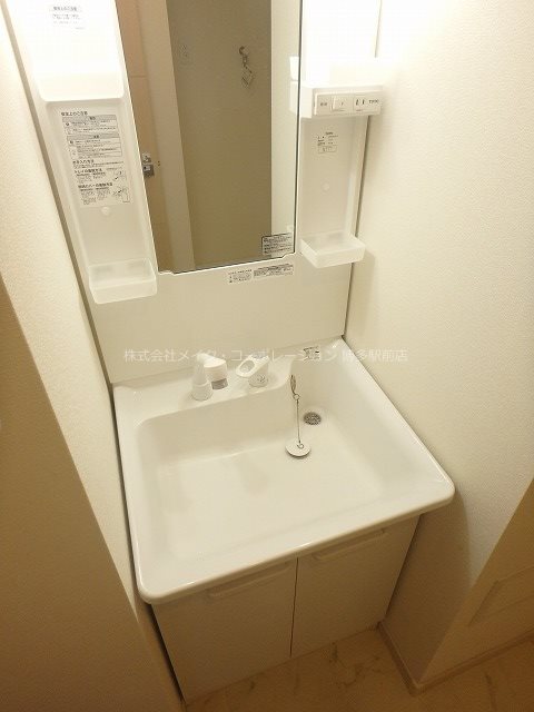 洗面設備　※入居中の為別部屋写真使用現状優先