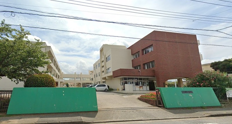 小学校　木更津市立請西小学校（小学校）まで425m