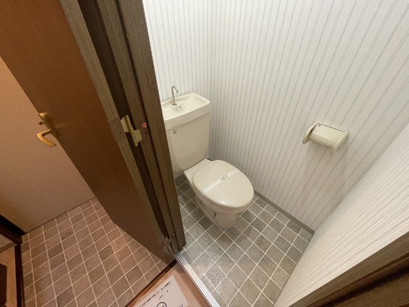 地下鉄千日前線 北巽駅 徒歩1分 7階建 築27年のトイレ写真