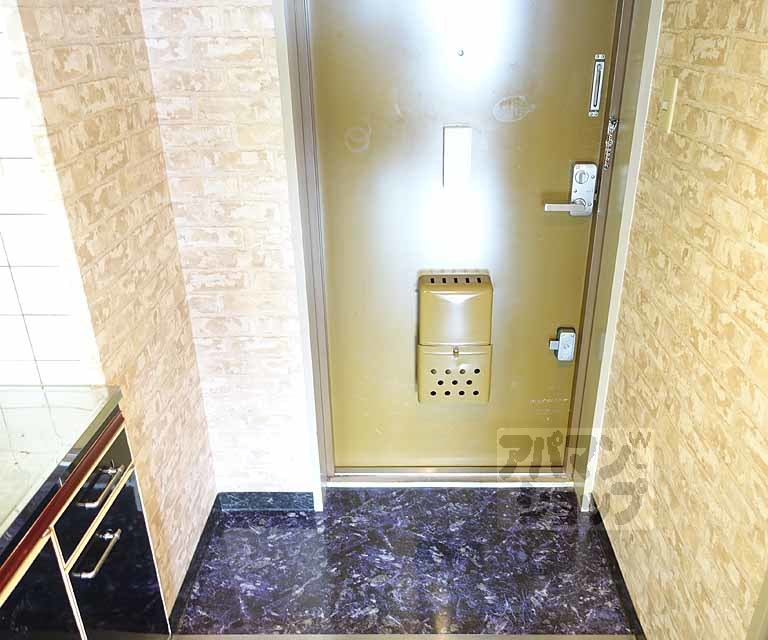 山岡マンションの玄関写真