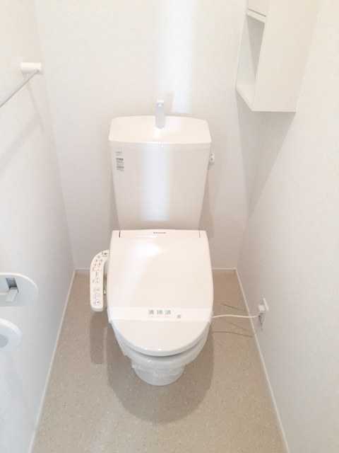 東武小泉線 西小泉駅 徒歩11分 3階建 築11年のトイレ写真