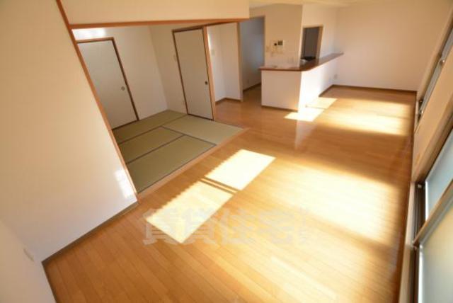 阪急千里線 南千里駅 徒歩15分 5階建 築26年の居間写真
