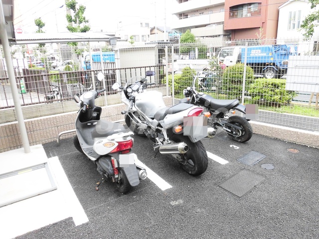 その他共有部分　バイク置き場もございます♪