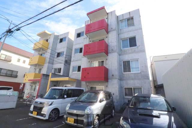 建物外観　頑丈な鉄筋造♪